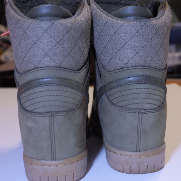 Size 7 - Nike Dunk Sky SneakerBoot 2.0 Dark Loden Raspberry - Picture 4 of 14